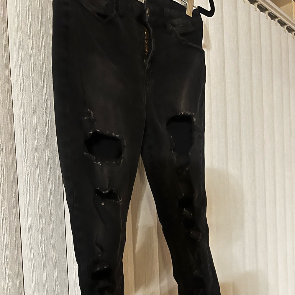 Black ripped skinny jeans